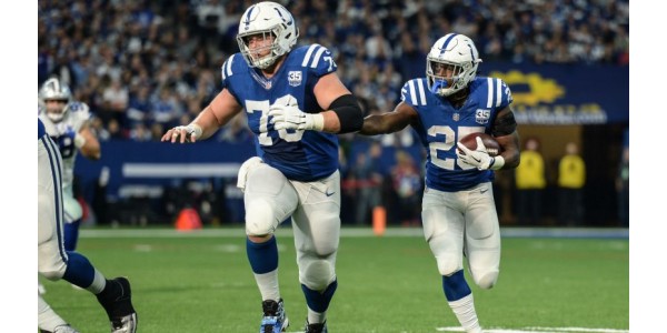 Indianapolis Colts annonce le renouvellement du joueur de centre Ryan Kelly